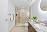 Great Views, Corner Balcony, Luxe Apartment. Free Pool and Park. Coconut Grove. Miami