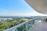 Great Views, Corner Balcony, Luxe Apartment. Free Pool and Park. Coconut Grove. Miami