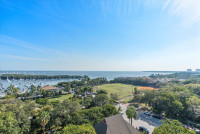 Great Views, Corner Balcony, Luxe Apartment. Free Pool and Park. Coconut Grove. Miami