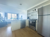 Studio with Bay View and Full Kitchen, King-Size Bed. FREE Pool, Parking, Wi-Fi