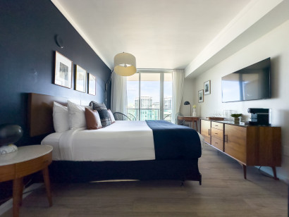 Luxury Double King Room + Sofa Bed Queen