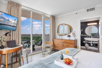 NEW Front Ocean View! Wrap-around Balcony. Free Pool, Park. Hotel Arya, Miami