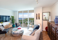 Stunning Bay and Park Views. Private 2BR/2BA Unit, Hotel Arya Coconut Grove, Miami