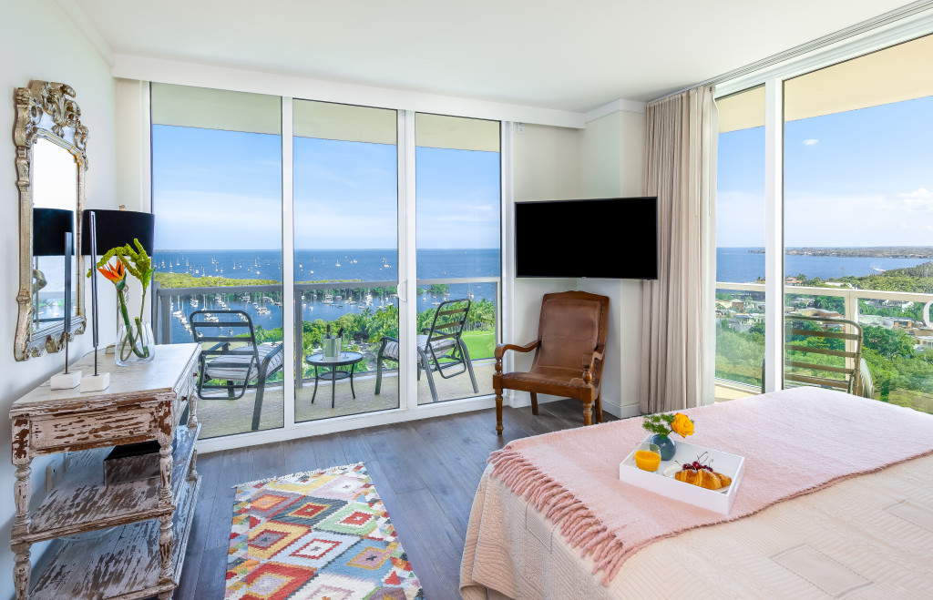 Stunning Bay and Park Views. Private 2BR/2BA Unit, Hotel Arya Coconut Grove, Miami