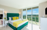 Corner Unit, Ocean View, Pool, Free Parking. Private Unit at Hotel Arya, Miami
