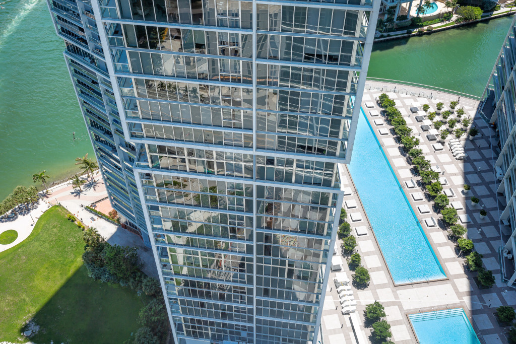 Breathtaking Views of Biscayne Bay and Miami River. Icon Brickell Residences.