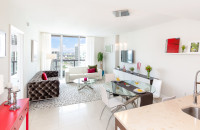 River & City Views, Just Redesigned Condo. Free Spa, Gym, Pool, Wi-Fi. Miami