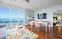 Newly Remodeled Art Deco Apartment King Bed Ocean Views, FREE Parking