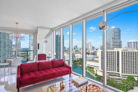 New!! Corner Unit, Miami River & City view, Brickell, Free Wi-Fi, Pool, Gym