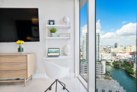 New!! Corner Unit, Miami River & City view, Brickell, Free Wi-Fi, Pool, Gym