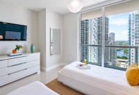 New!! Corner Unit, Miami River & City view, Brickell, Free Wi-Fi, Pool, Gym