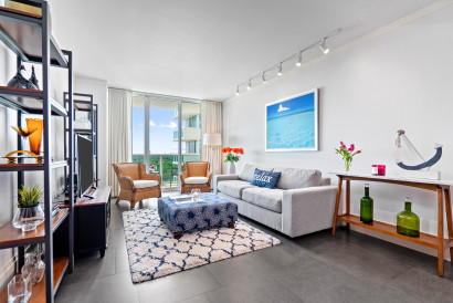 NEW!! Amazing Sea Views Sleeps 4 in Coconut Grove.