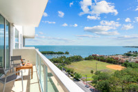 NEW!! Amazing Sea Views Sleeps 4 in Coconut Grove.