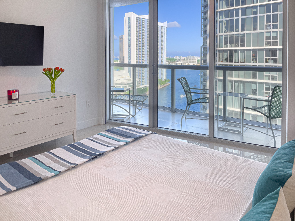 Key Biscayne and Miami River Views from Corner Apartment at Icon Residences. Brickell, Miami
