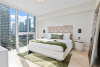 Frontal Ocean Views , 'Miami Chic' Corner Property. Free SPA. WI-FI. Brickell, Miami