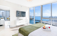 Frontal Ocean Views , 'Miami Chic' Corner Property. Free SPA. WI-FI. Brickell, Miami