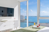 Frontal Ocean Views , 'Miami Chic' Corner Property. Free SPA. WI-FI. Brickell, Miami