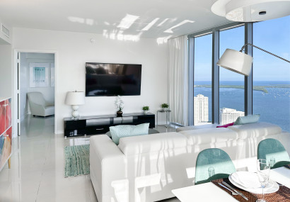 Unobstructed View of the Bay from Corner Apartment. Icon Residences, Brickell, Miami