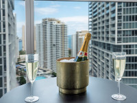 Sea & Pool Views from 25th Floor at Icon Brickell Residences, Miami. Free SPA, Pool, Gym, Wi-Fi