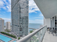 Sea & Pool Views from 25th Floor at Icon Brickell Residences, Miami. Free SPA, Pool, Gym, Wi-Fi