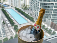 Sea & Pool Views from 25th Floor at Icon Brickell Residences, Miami. Free SPA, Pool, Gym, Wi-Fi