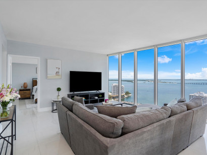 Unobstructed Bay View, Corner Apartment, Balcony, Design, FREE Wi-Fi, SPA, POOL