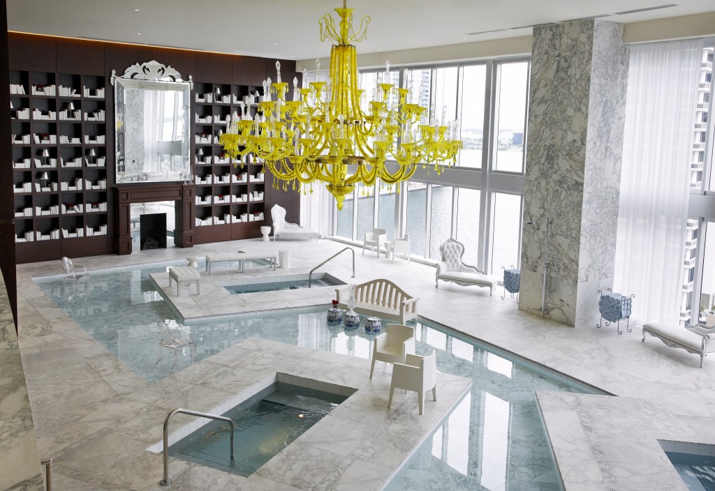 Sea & Pool Views from 34th Floor at Icon Brickell Residences, Miami. Free SPA, Pool, Gym, Wi-Fi