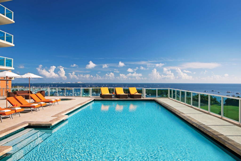 Front Ocean View, 2BR Apartment, Pool, Hot Tub, Free Parking, Arya, Miami